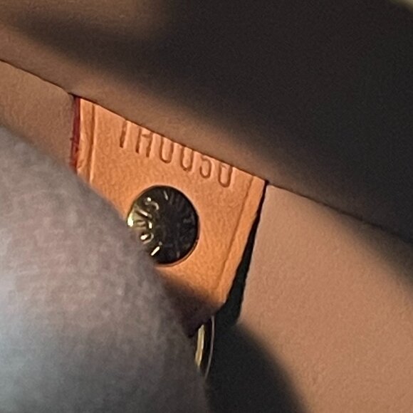 Louis Vuitton Vintage Houston Yellow Monogram Vernis Leather Tote - Preowned - Picture 16 of 16